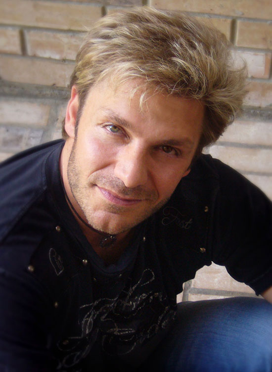 Vic Mignogna